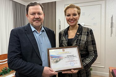 Парламент отметил учителей гимназии № 4 